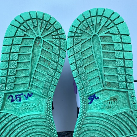 Nike 4.5 Air Jordan 1 Low GS Green Glow Violet Shock Authentic 553560-151 Unisex - Picture 9 of 11